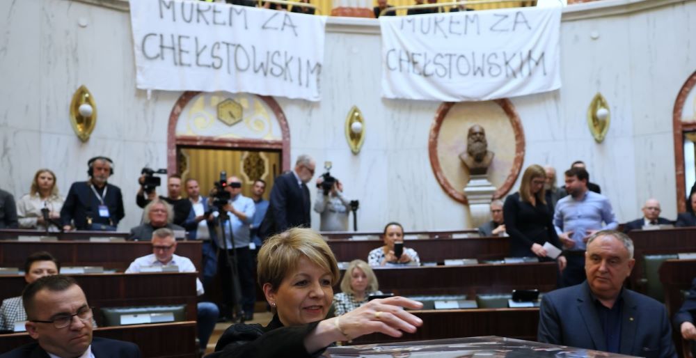 Głosowanie nad odwołaniem marszałka województwa. Chełstowski zostaje na stanowisku