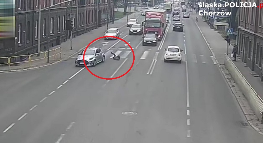 Chorzów: Podczas przebiegania przez jezdnię kobieta została potrącona przez samochód