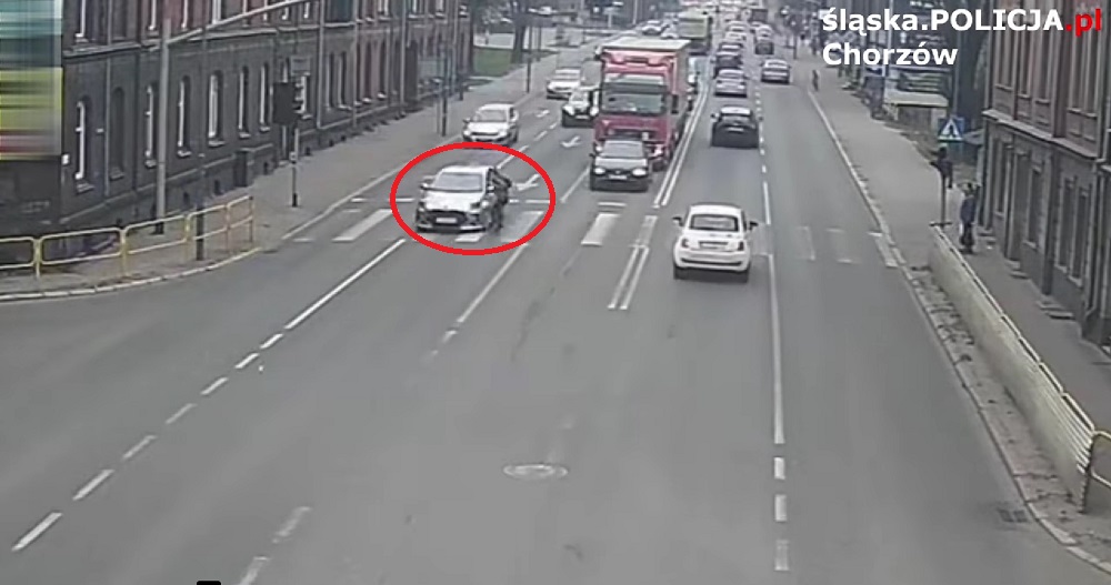 Chorzów: Podczas przebiegania przez jezdnię kobieta została potrącona przez samochód