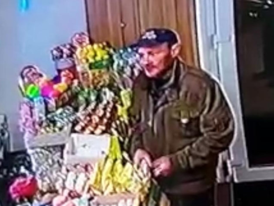 Policjanci poszukują sprawcy przywłaszczenia karty płatniczej. Rozpoznajesz go?