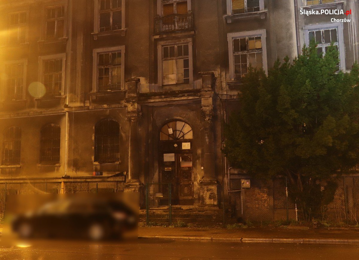 Złodzieje zatrzymani na gorącym uczynku. Jeden z nich posiadał przy sobie narkotyki