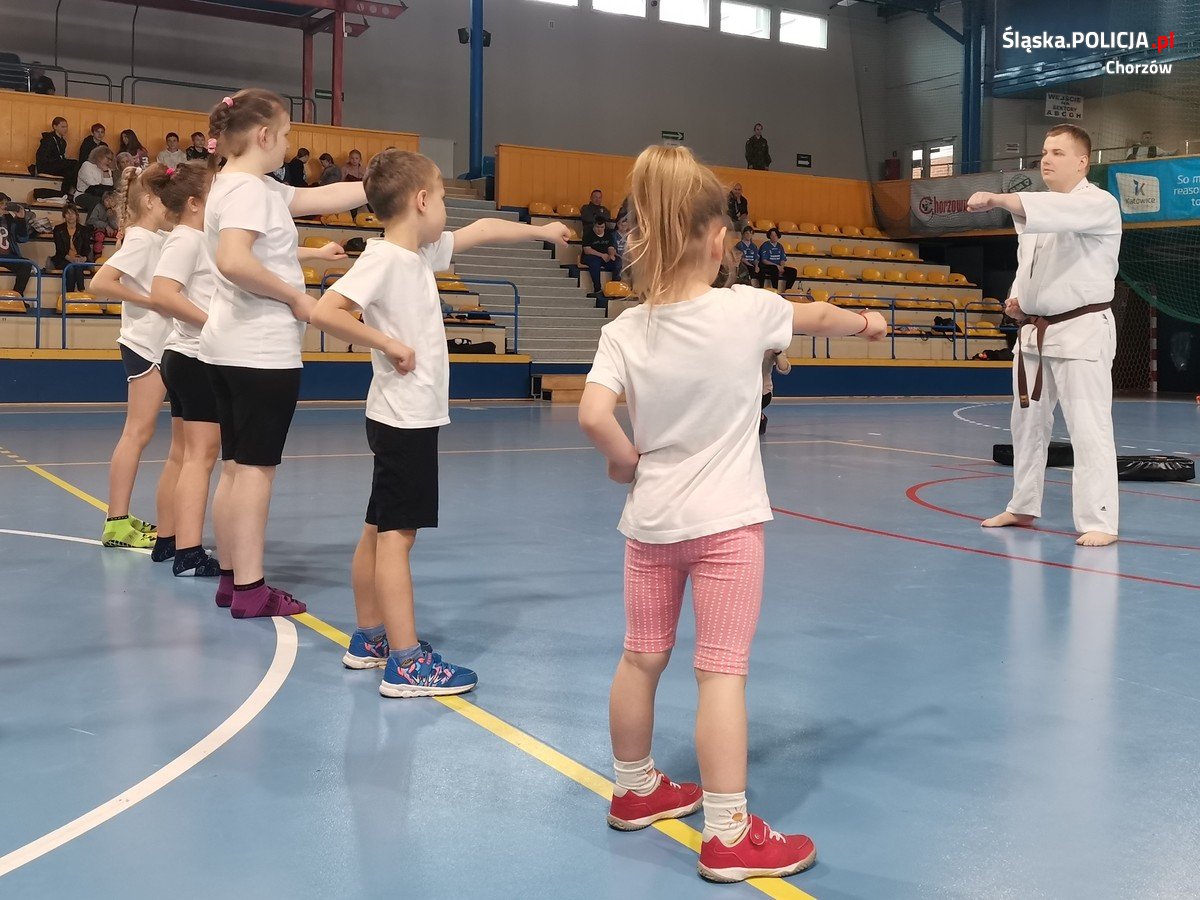 Pokaz samoobrony chorzowskich policjantów