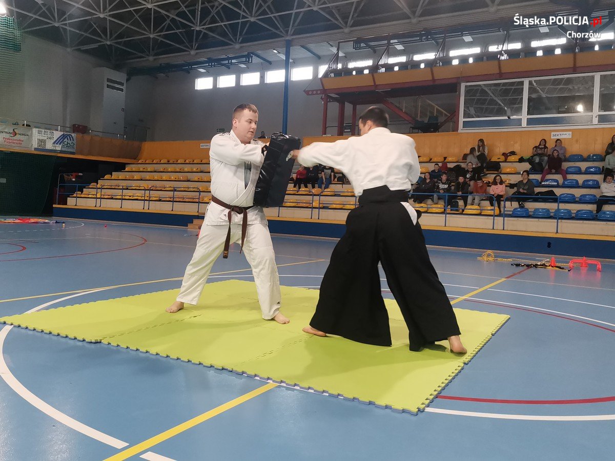 Pokaz samoobrony chorzowskich policjantów