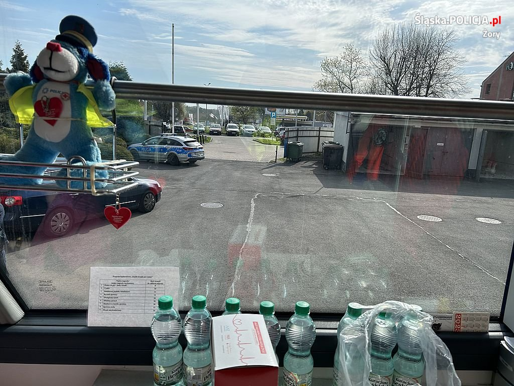 Akcja krwiodawstwa na parkingu Komendy Miejskiej Policji w Żorach