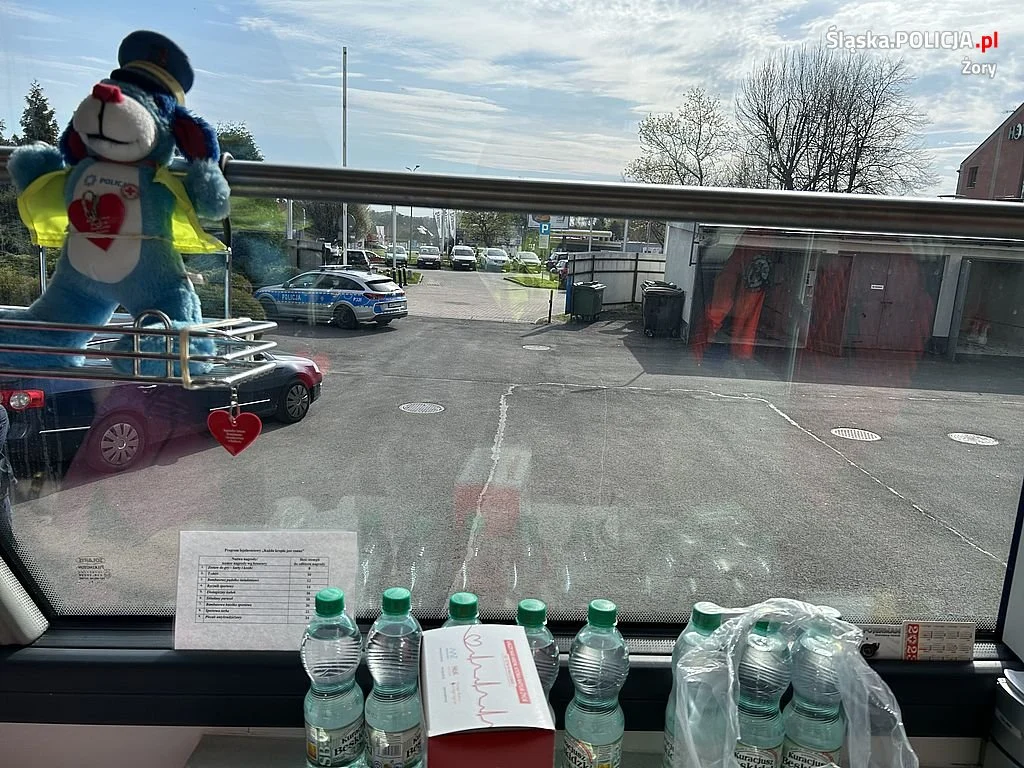 Akcja krwiodawstwa na parkingu Komendy Miejskiej Policji w Żorach