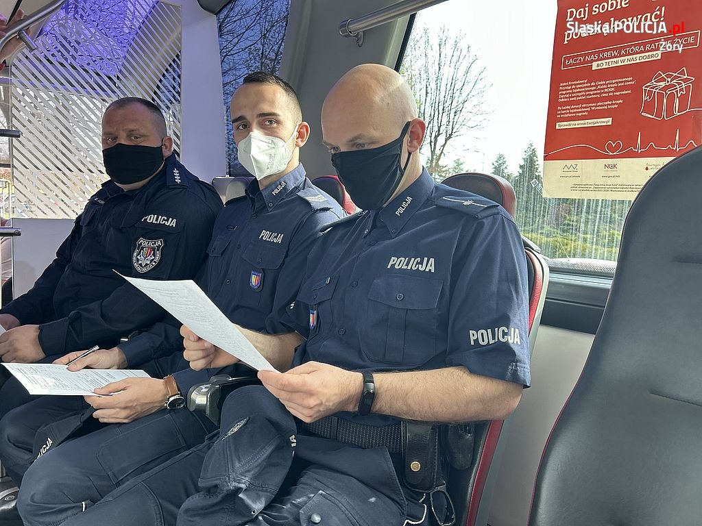 Akcja krwiodawstwa na parkingu Komendy Miejskiej Policji w Żorach