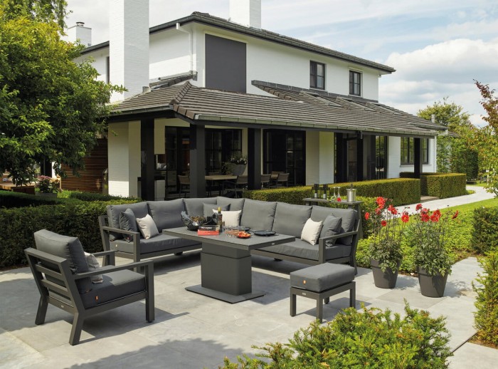 Modne meble ogrodowe na lato 2023 - sprawdź najnowsze trendy