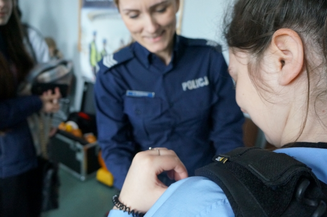 Uczniowie liceum z wizytą w świętochłowickiej komendzie policji