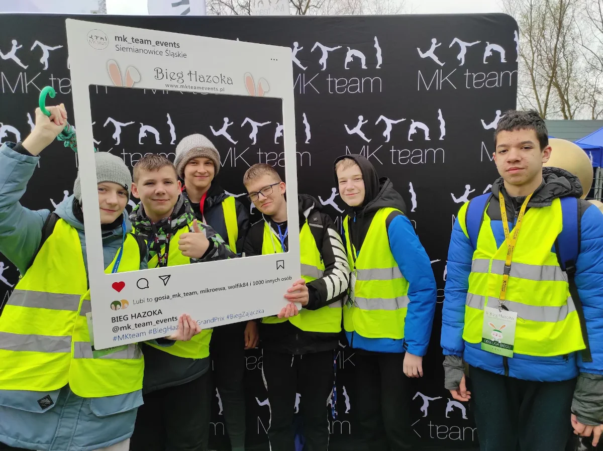 Uczniowie SP nr 2 w Świętochłowicach na Biegu Hazoka