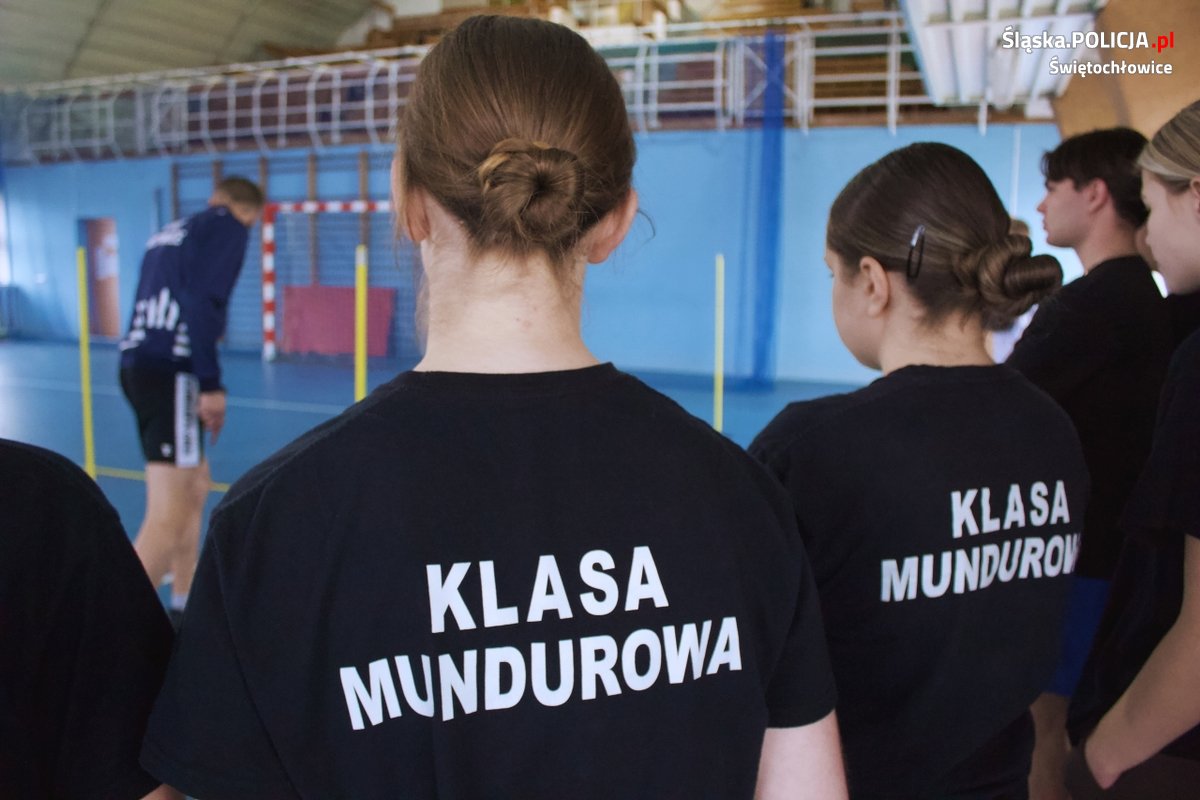 Próbny test sprawności fizycznej dla uczniów klasy mundurowej