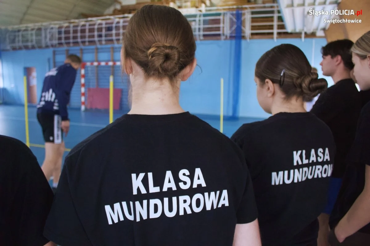 Próbny test sprawności fizycznej dla uczniów klasy mundurowej