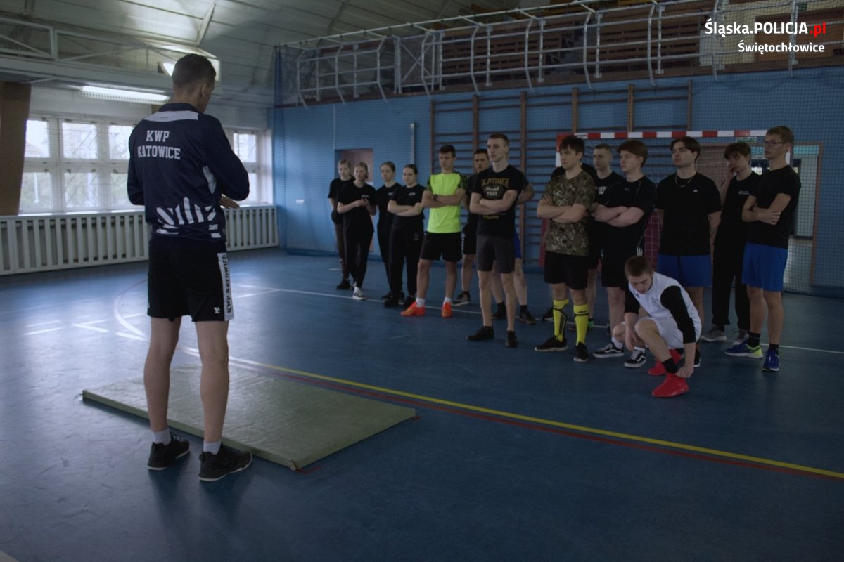 Próbny test sprawności fizycznej dla uczniów klasy mundurowej