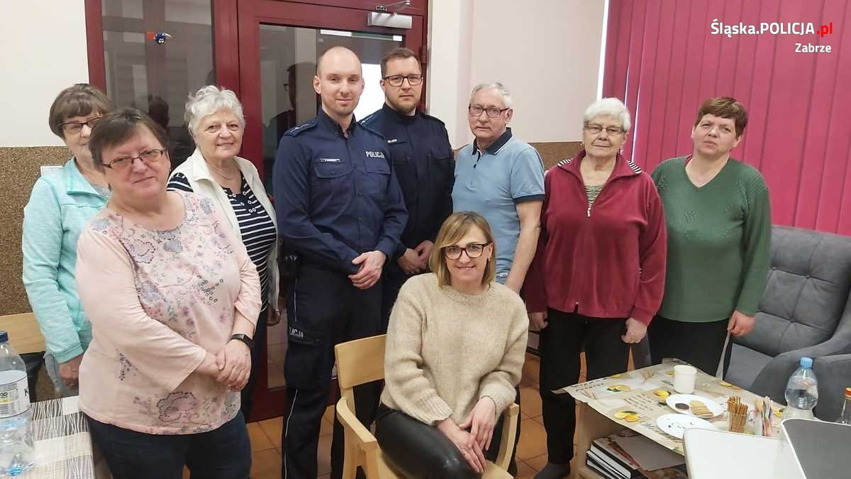 Policjanci rozmawiali z seniorami o bezpieczeństwie
