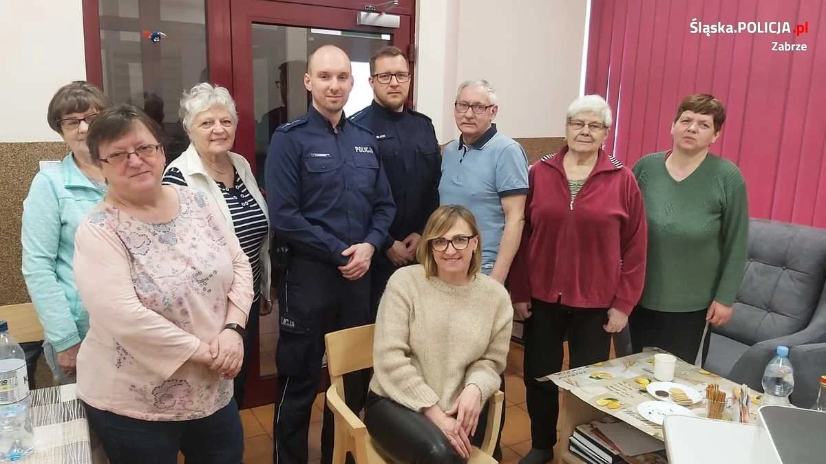 Policjanci rozmawiali z seniorami o bezpieczeństwie