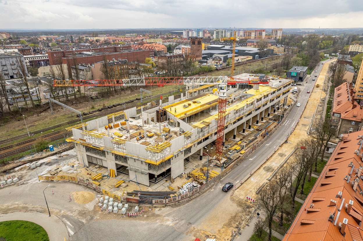 Trwa budowa centrum przesiadkowego w centrum Zabrza. Na jakim etapie są prace? [ZDJĘCIA]