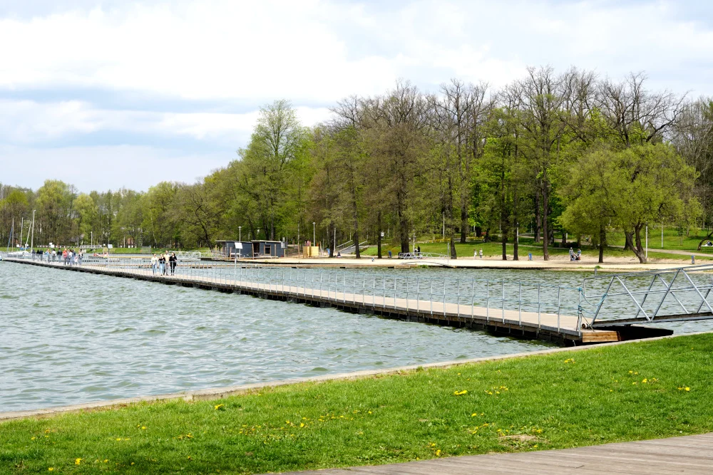 Brak pomysłu na krótki wypad? Tyskie Paprocany polecają się na majowy spacer!
