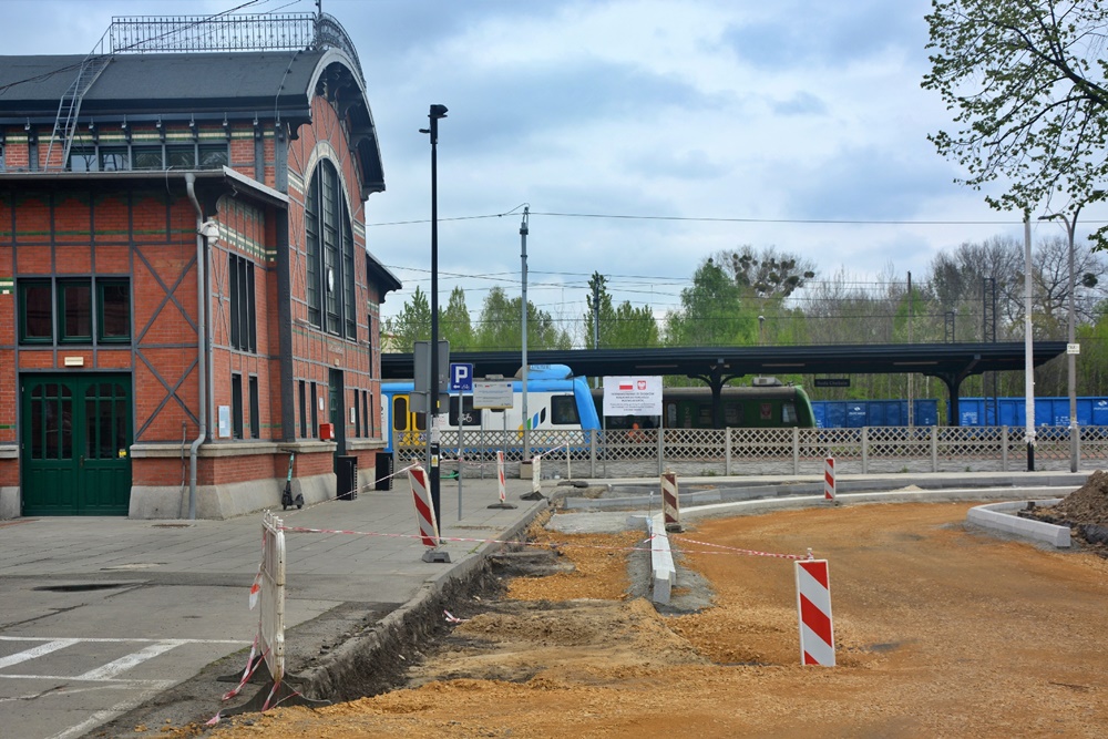 Przebudowa terenu przed dworcem kolejowym 6