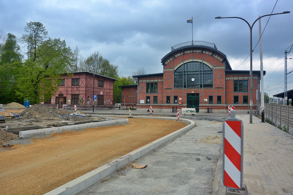 Przebudowa terenu przed dworcem kolejowym 11