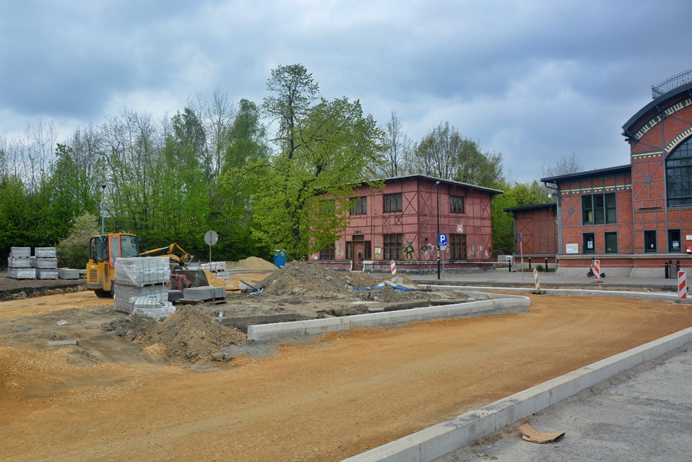Przebudowa terenu przed dworcem kolejowym 12