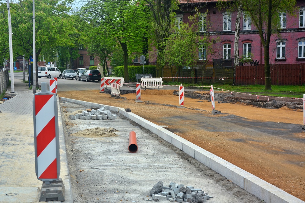 Przebudowa terenu przed dworcem kolejowym 13