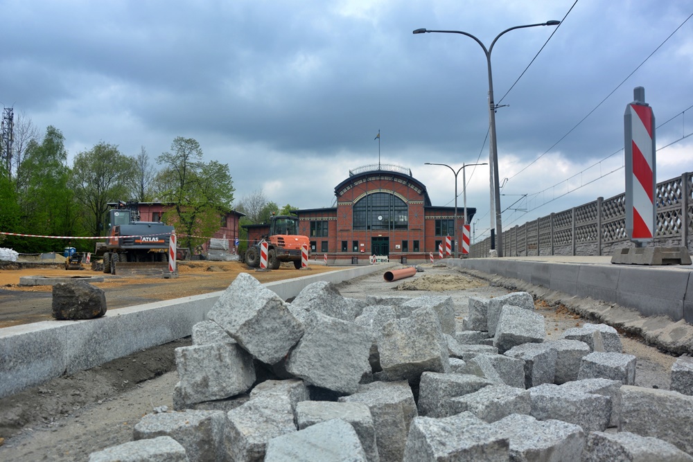 Przebudowa terenu przed dworcem kolejowym 15