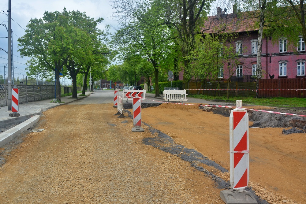 Przebudowa terenu przed dworcem kolejowym 16