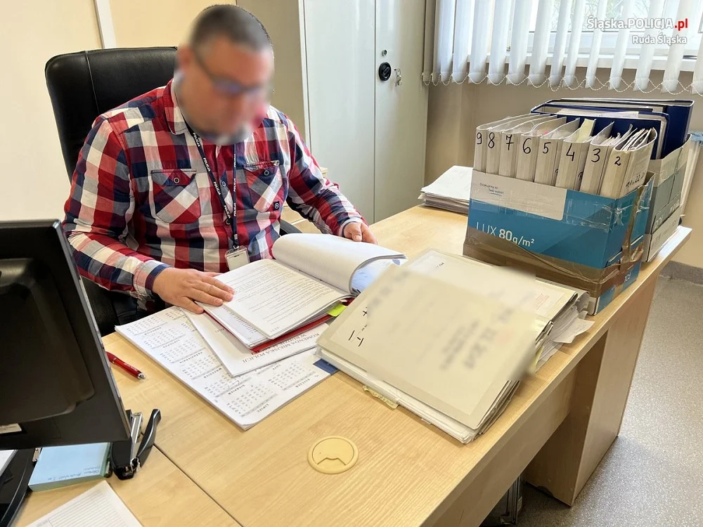 64-latek usłyszał łącznie 324 zarzuty podrabiania dokumentów