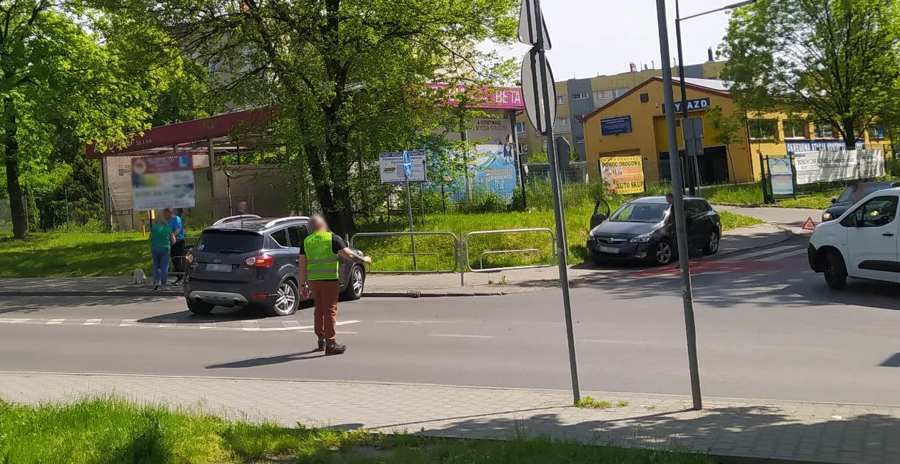 Zdarzenie drogowe w Goduli. Jeden z pojazdów uderzył w barierki!