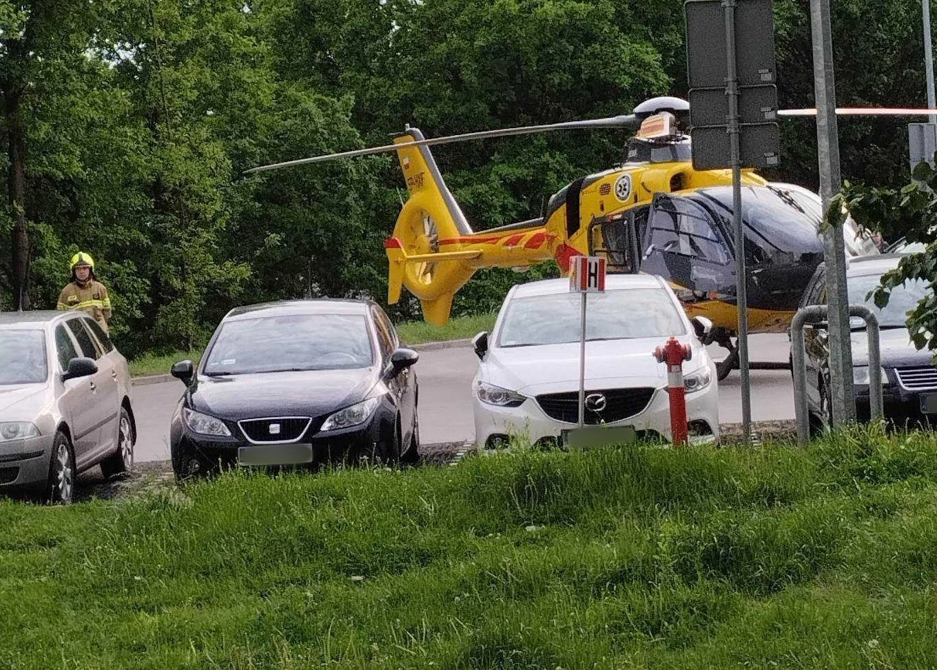 [NOWE FAKTY] Napastnik wyskoczył z 4. piętra. Wcześniej zranił nożem kobietę i jej syna!