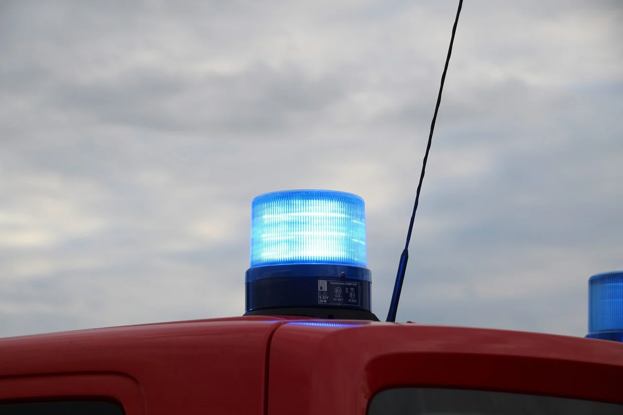 Zawalił się dach pustostanu w Chorzowie. Komisja zadecyduje, co dalej z budynkiem