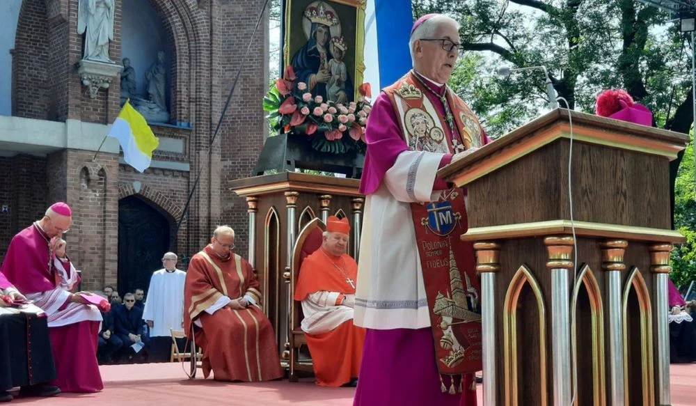Wiktor Skworc żegna się z wiernymi i prosi o wybaczenie. Arcybiskup złożył rezygnację