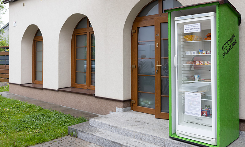 Lodówka społeczna stanęła w Pyskowicach. Na pomoc innym i przyrodzie