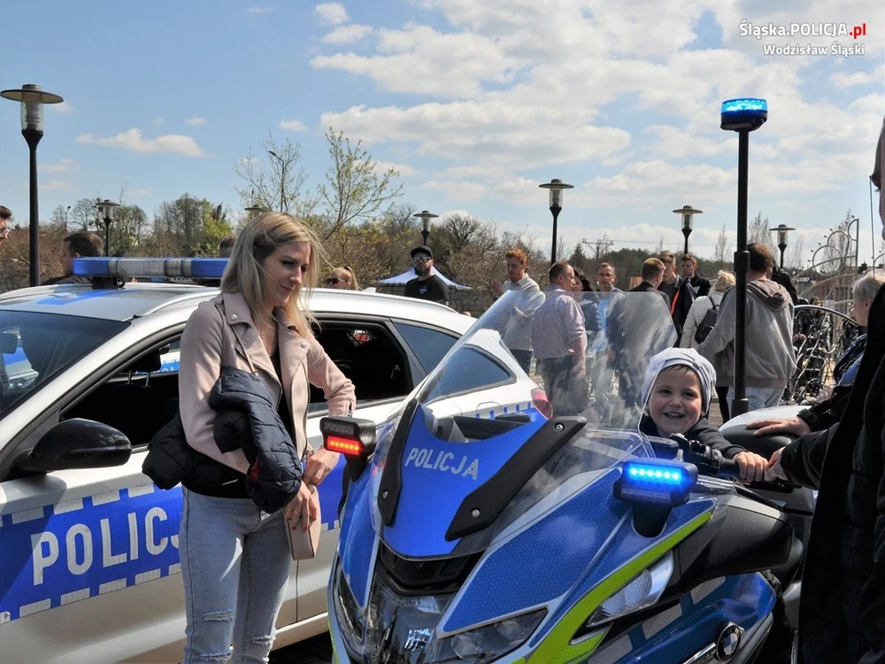 Wodzisławska Policja współorganizatorem imprezy motoryzacyjnej. Zobacz, co się działo!