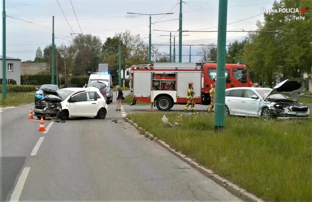 Wypadek na ulicy Sikorskiego w Tychach. Dwie osoby trafiły do szpitala!