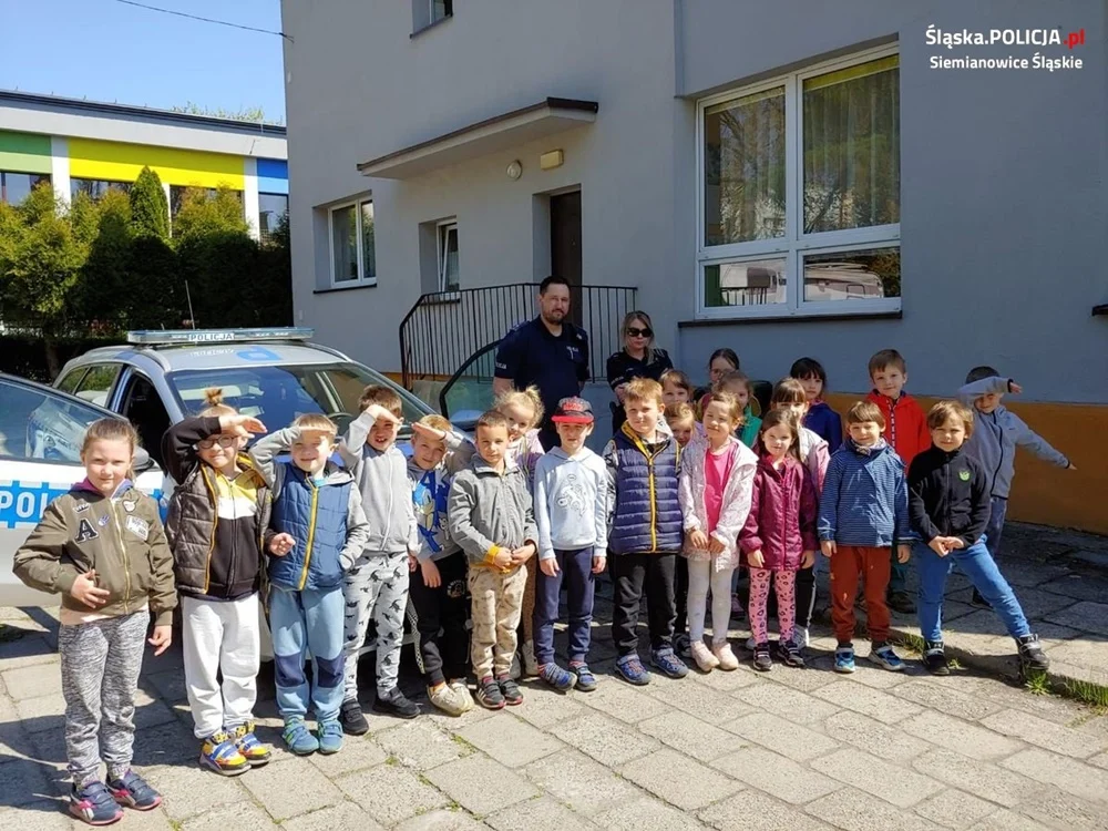 Sznupek i siemianowiccy policjanci odwiedzili milusińskich z Przedszkola nr 7