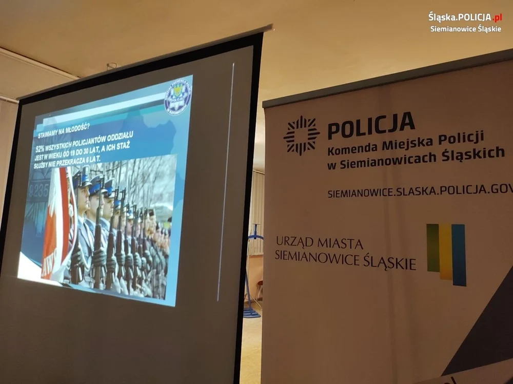 Uczniowie Meritum odwiedzili siemianowicką komendę. O pracy w policji z młodzieżą