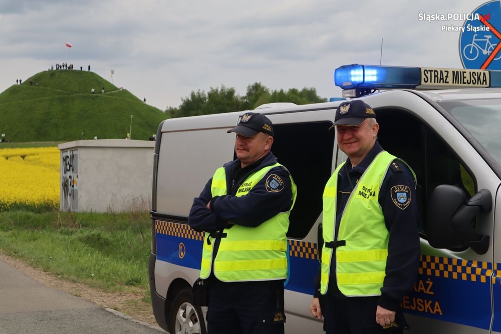 Piekarscy mundurowi zabezpieczali imprezy na Kopcu Wyzwolenia. Co się działo?