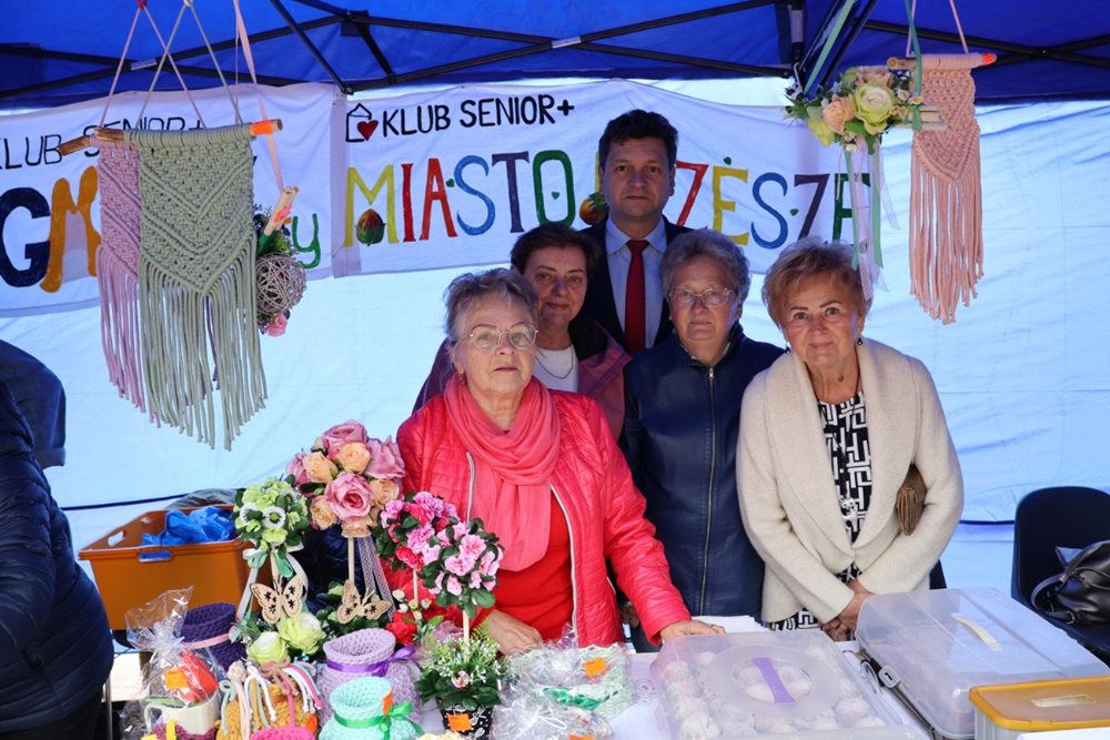 Festiwal i targi dla seniorów. II Powiatowy Festiwal Aktywności Senioralnej za nami