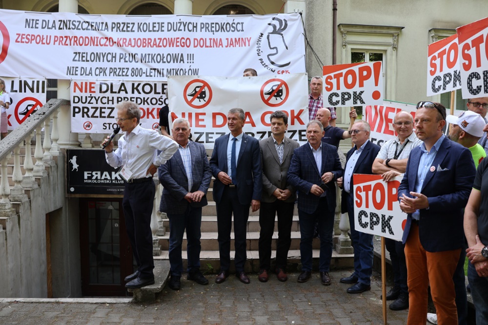 Orzesze: Wiec protestacyjny przeciwko budowie KDP linii 170 w Mikołowie