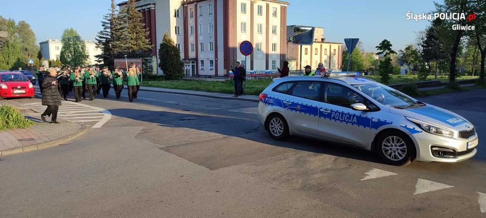 Nowa tradycja w Łabędach. Orkiestra Dęta Huty Łabędy przemaszerowała ulicami Gliwic