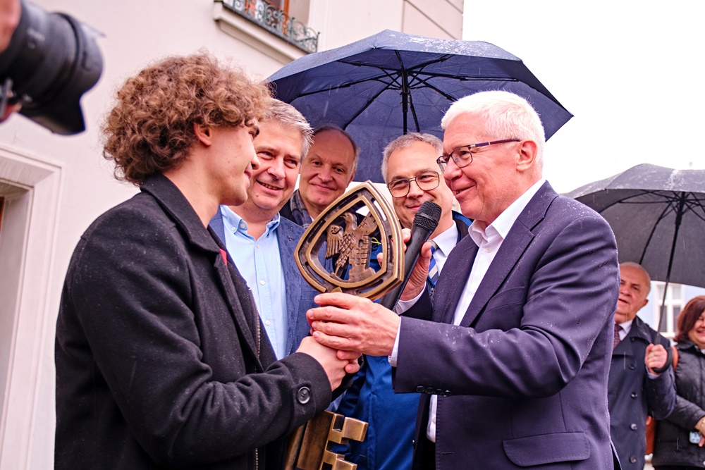 Miasto w rękach studentów! Prezydent Gliwic wręczył studenckiej braci klucz do miasta