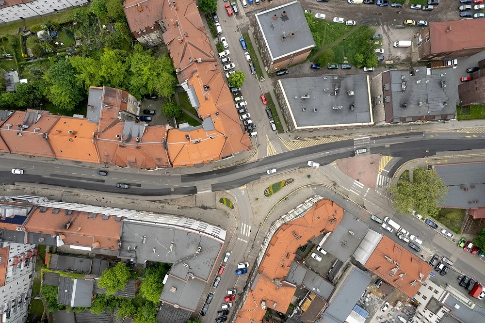 Uwaga kierowcy! W sobotę 20 maja na ulicy Miarki malowanie pasów i linii