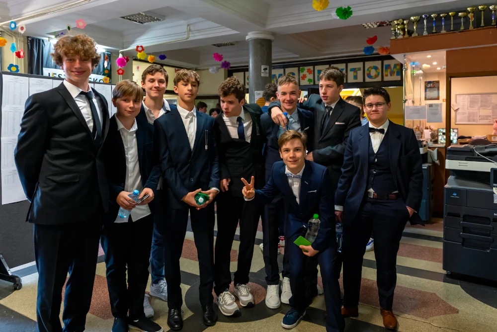 Ósmoklasiści piszą egzamin