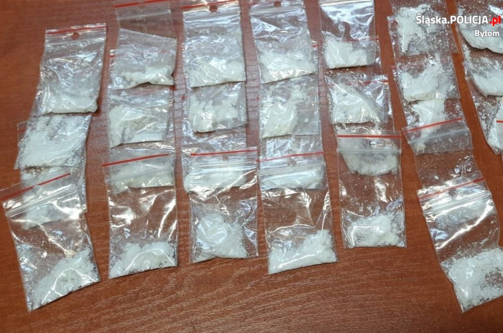 Bytom: 26-latek z zarzutem posiadania dużej ilości narkotyków. Miał aż 2,4 tys. działek