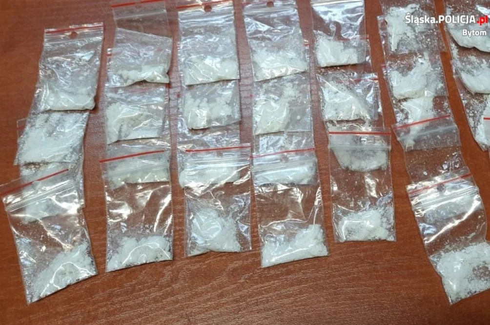 Bytom: 26-latek z zarzutem posiadania dużej ilości narkotyków. Miał aż 2,4 tys. działek