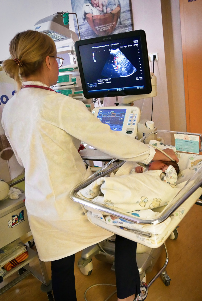 Mikołów: Władze powiatu mikołowskiego uczciły Dzień Położnej