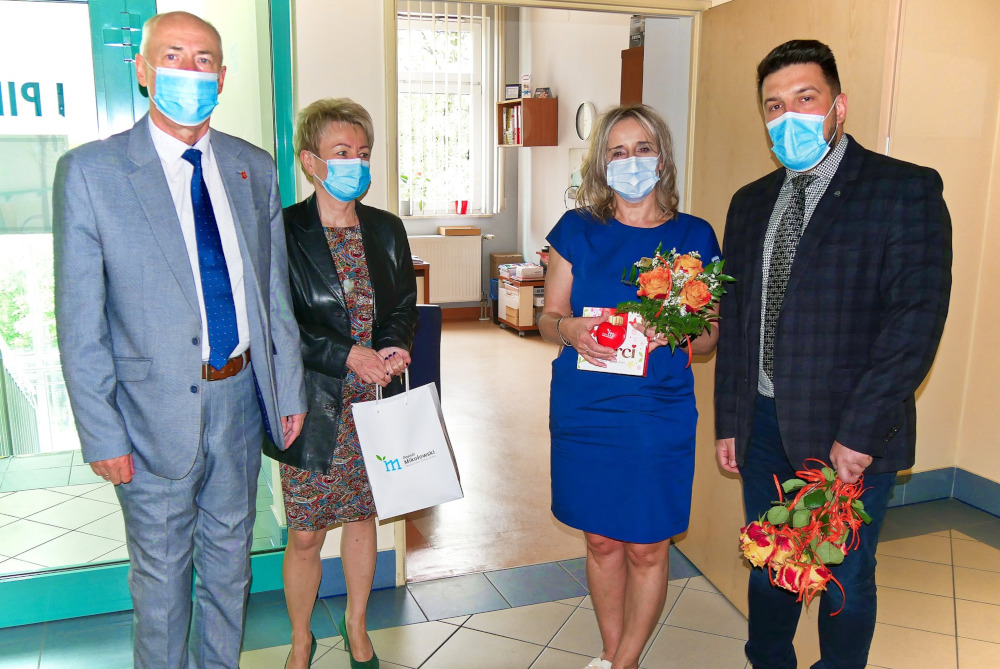 Mikołów: Władze powiatu mikołowskiego uczciły Dzień Położnej