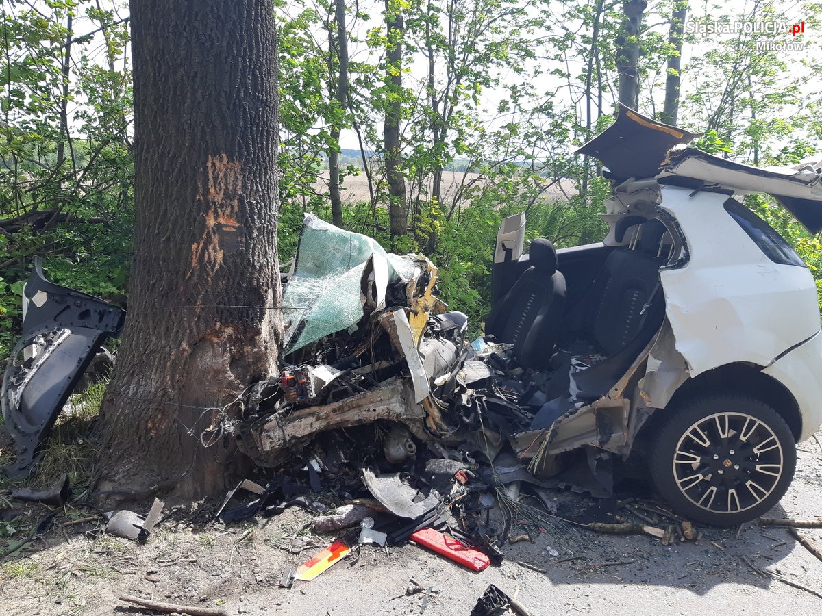 Tragiczny wypadek na trasie między Wyrami a Mikołowem. Nie żyje 34-letni kierowca