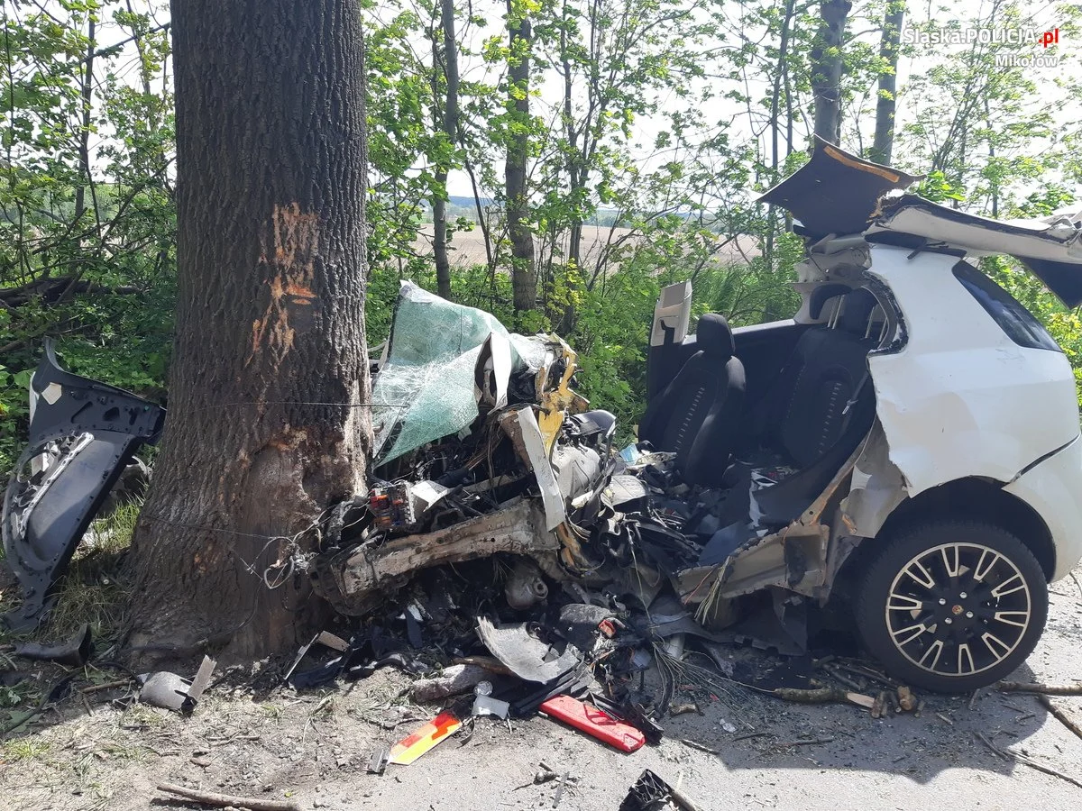 Tragiczny wypadek na trasie między Wyrami a Mikołowem. Nie żyje 34-letni kierowca