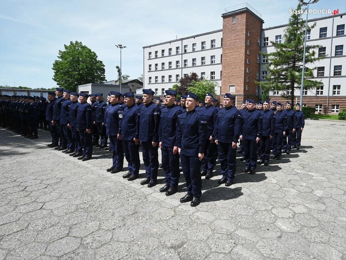 Szeregi katowickiej Policji zasiliło 61 nowych policjantów. Za nami uroczyste ślubowanie